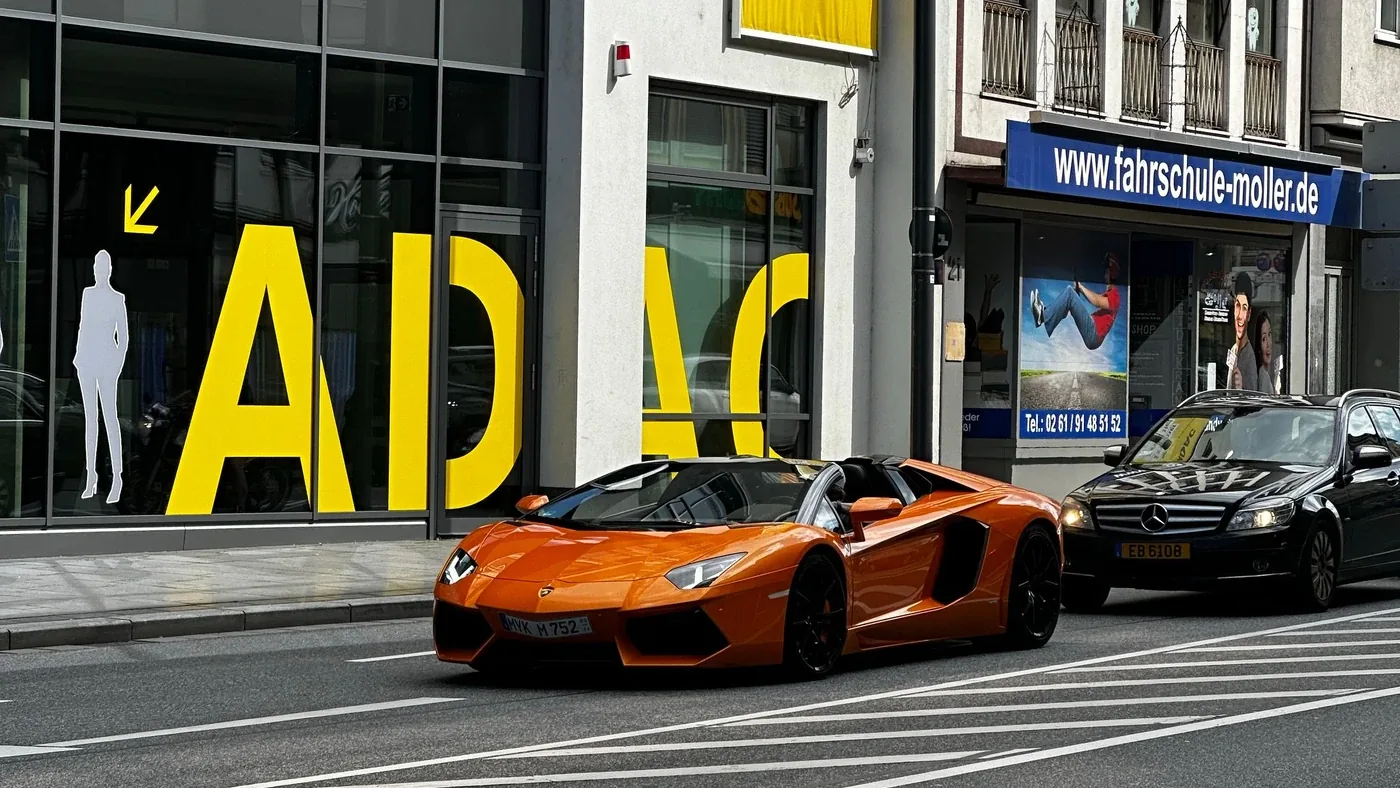 LAMBORGHINI — photo extérieure